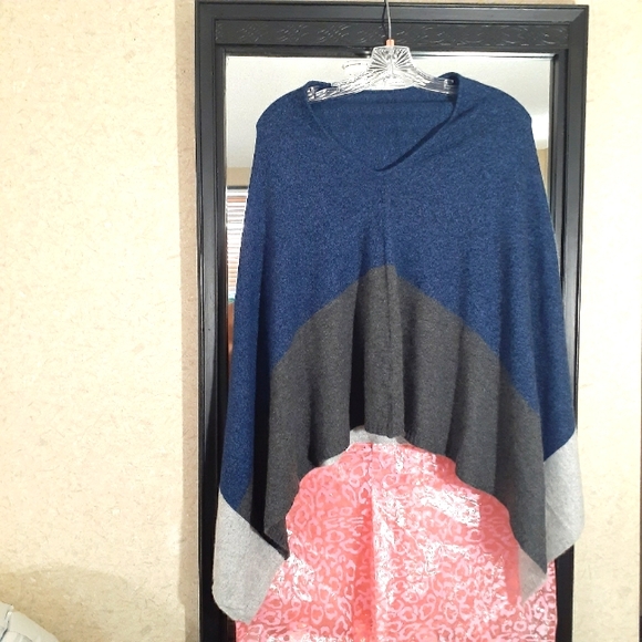 Cashmere Sweater VNeck Poncho - Picture 2 of 2